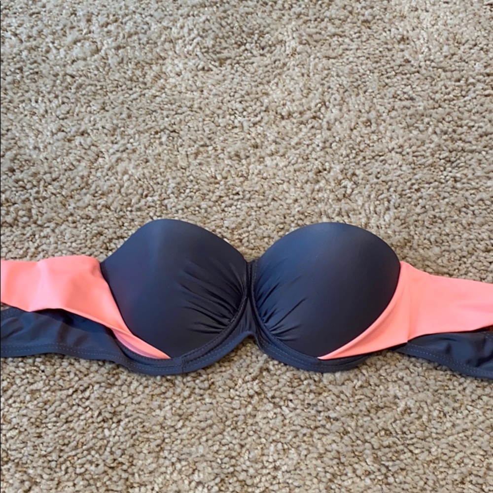 Strapless grey/pink bikini top